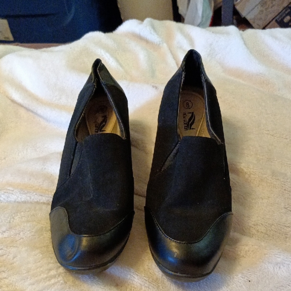 Women Black Slip On  Shoes By New Edition Size 8
